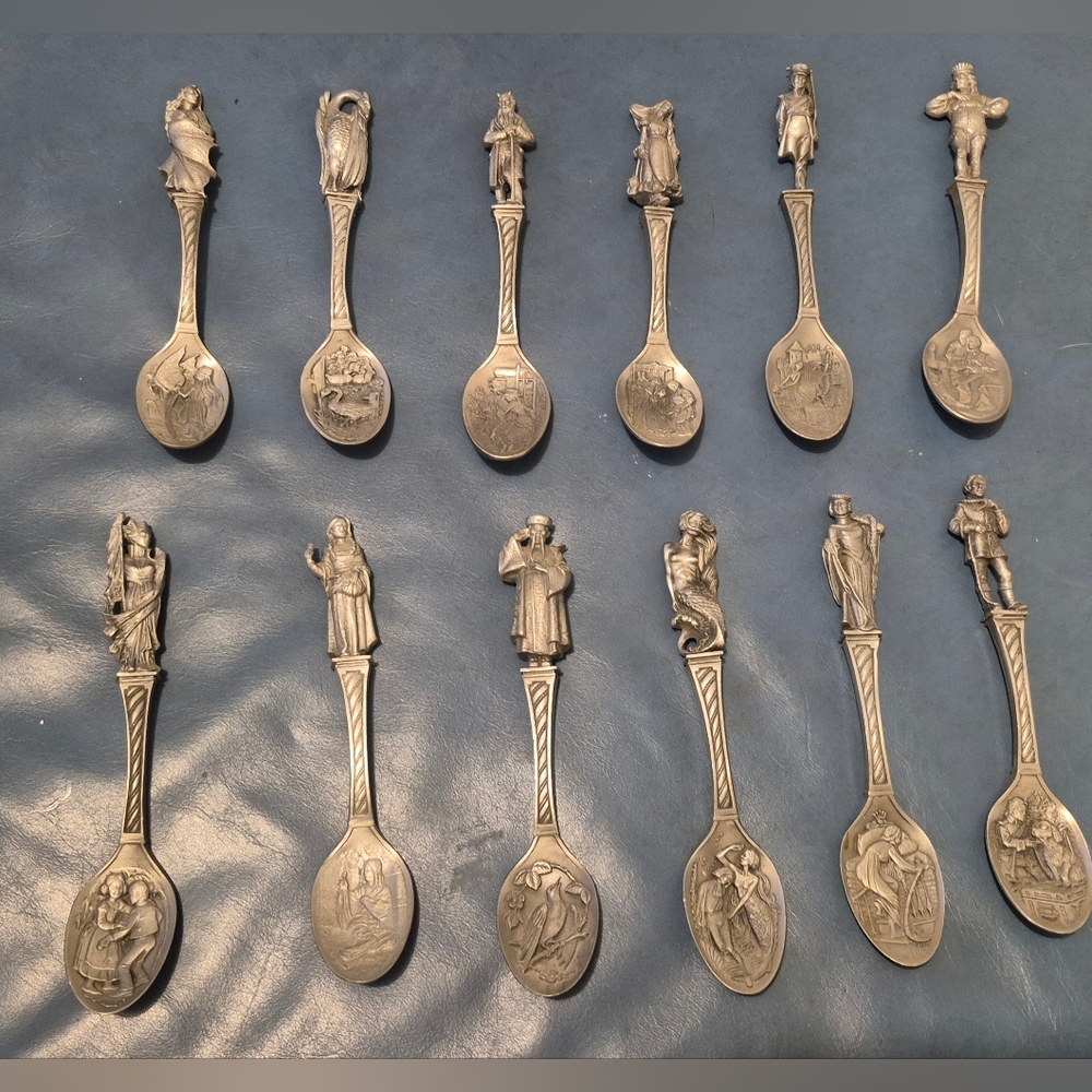 VTG 1980s Franklin Mint Set of 12 Hans Christian Detailed Spoons